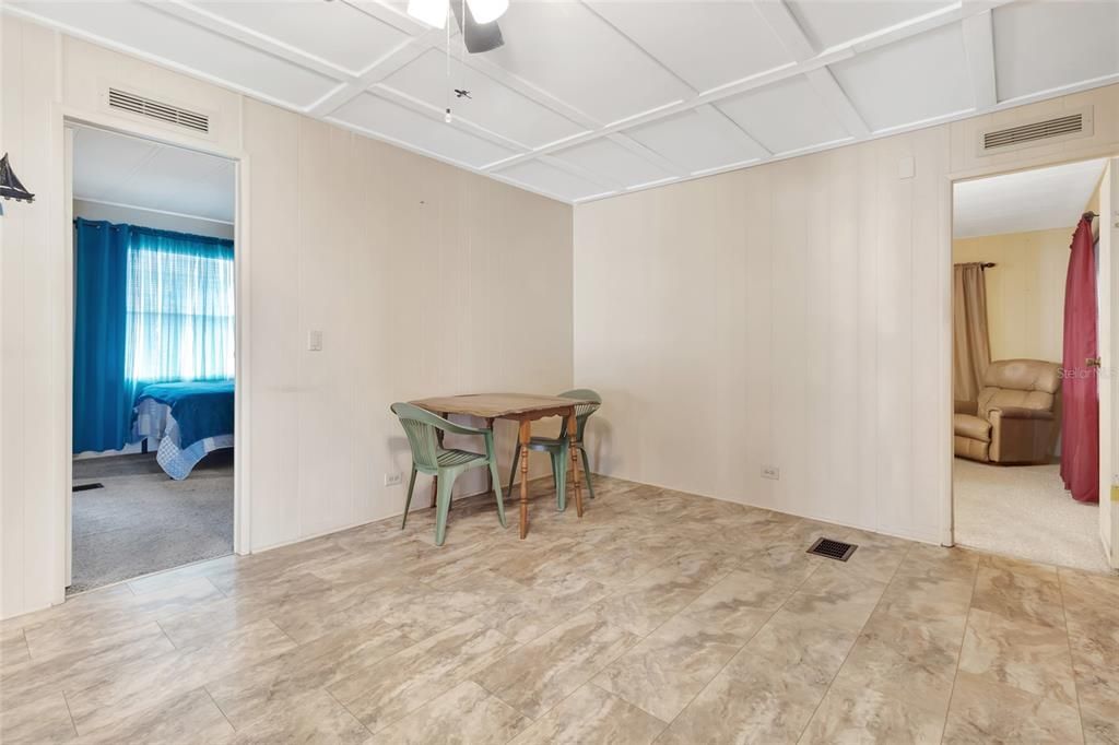 For Sale: $156,900 (2 beds, 2 baths, 1344 Square Feet)