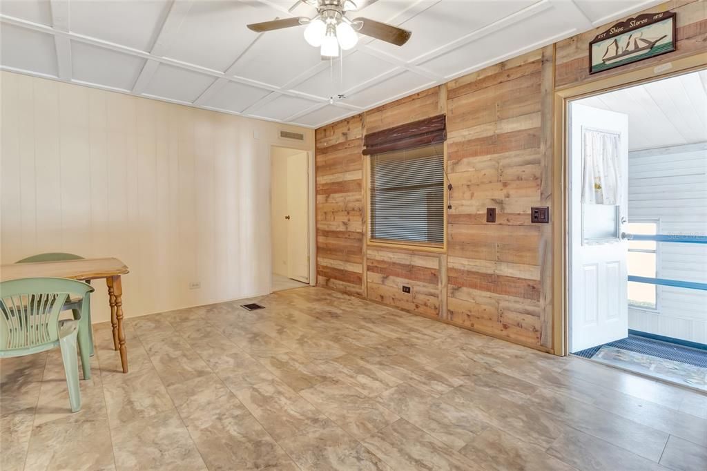 For Sale: $156,900 (2 beds, 2 baths, 1344 Square Feet)