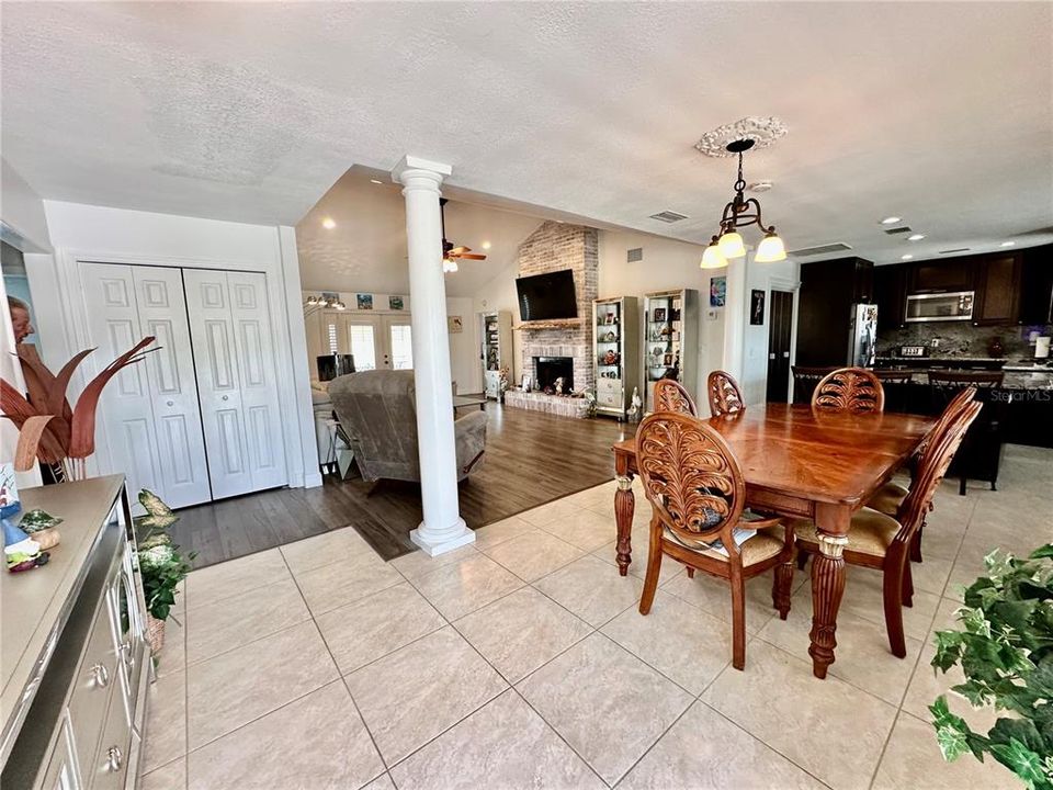 待售: $649,900 (3 贝兹, 2 浴室, 1761 平方英尺)