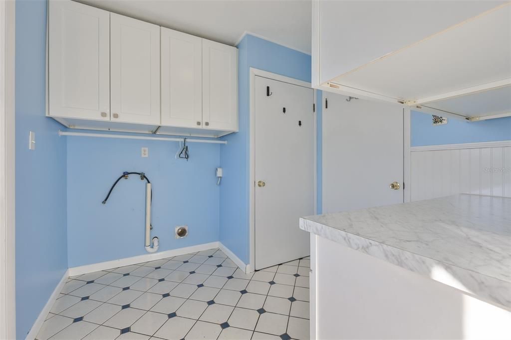 For Sale: $365,000 (3 beds, 2 baths, 1719 Square Feet)