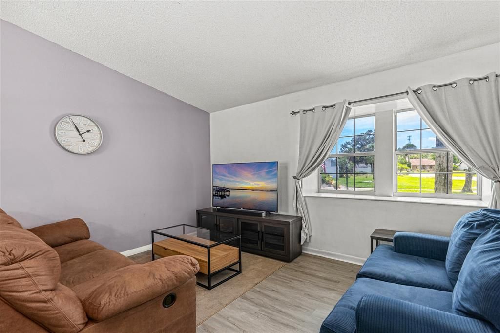 For Sale: $350,000 (3 beds, 2 baths, 1834 Square Feet)