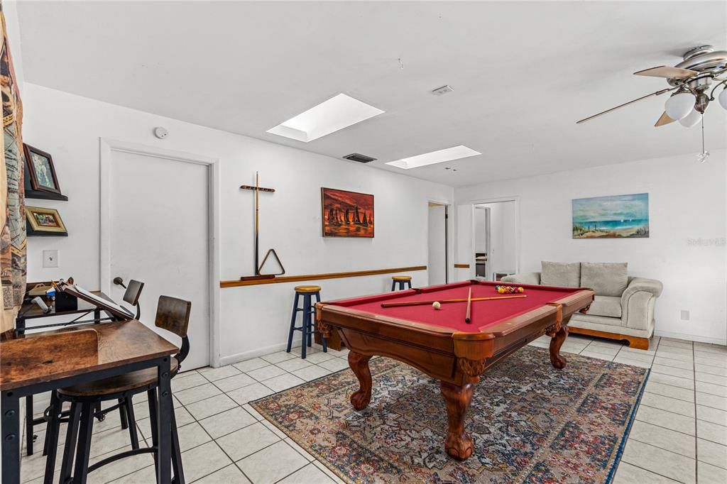 For Sale: $350,000 (3 beds, 2 baths, 1834 Square Feet)