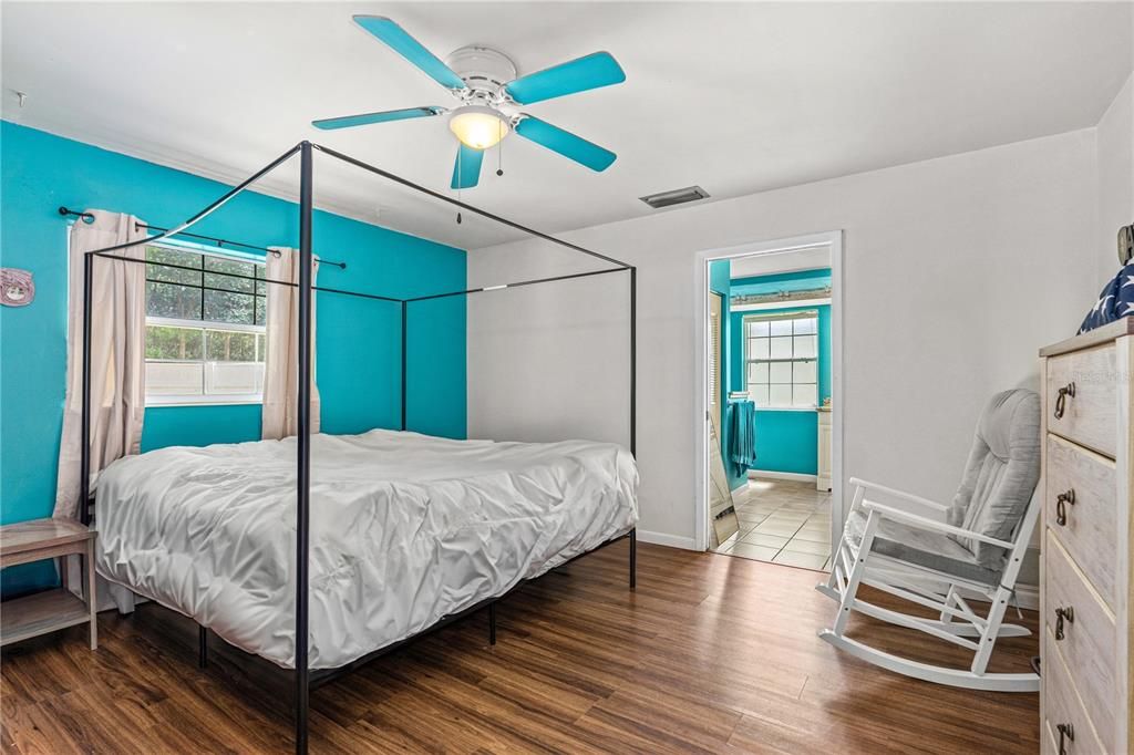 For Sale: $350,000 (3 beds, 2 baths, 1834 Square Feet)