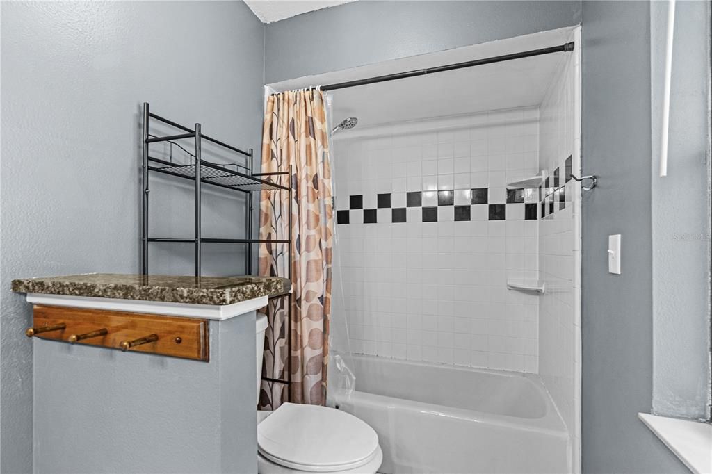 For Sale: $350,000 (3 beds, 2 baths, 1834 Square Feet)