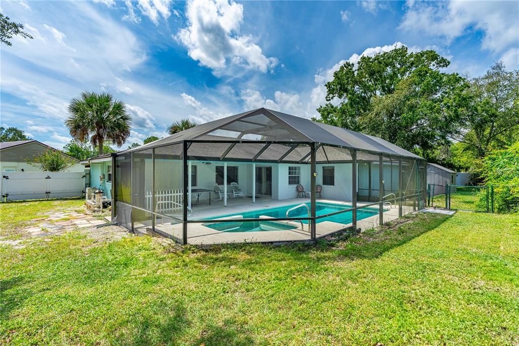 For Sale: $350,000 (3 beds, 2 baths, 1834 Square Feet)