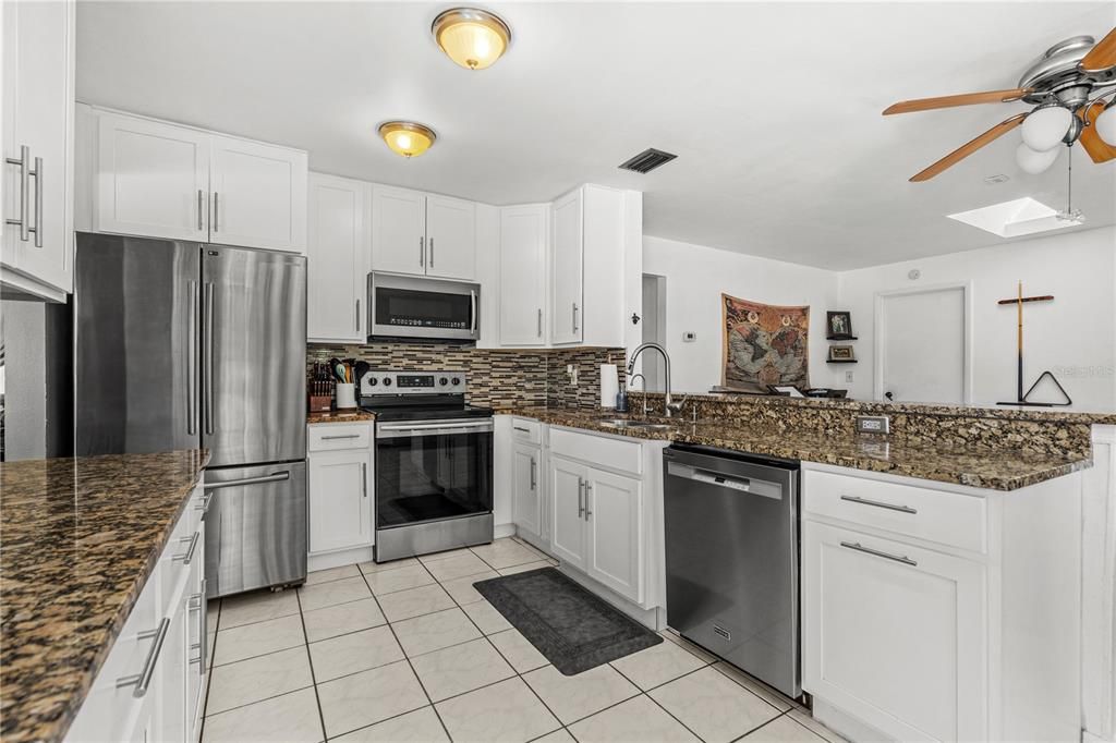 For Sale: $350,000 (3 beds, 2 baths, 1834 Square Feet)