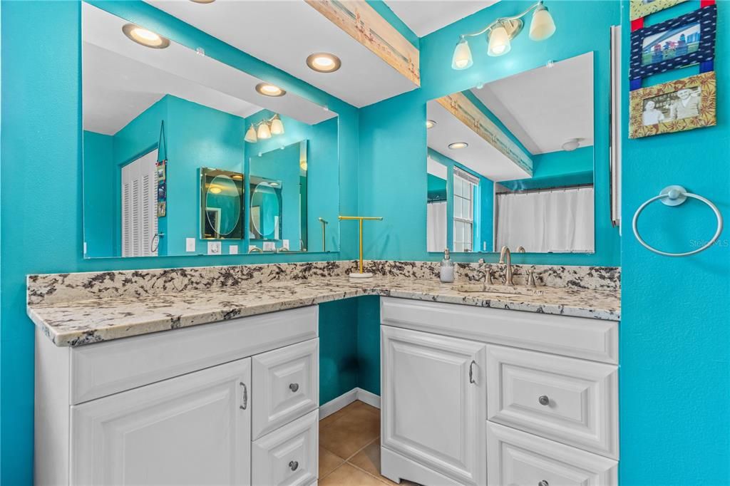 For Sale: $350,000 (3 beds, 2 baths, 1834 Square Feet)