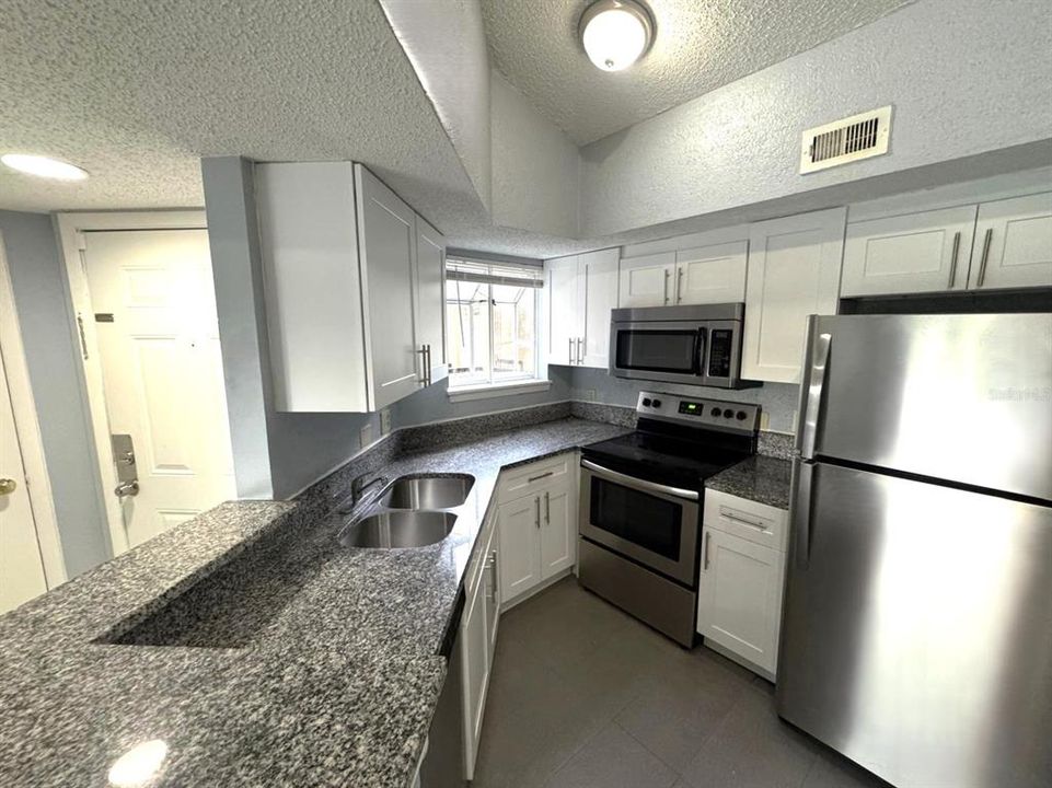 待售: $132,000 (2 贝兹, 2 浴室, 864 平方英尺)