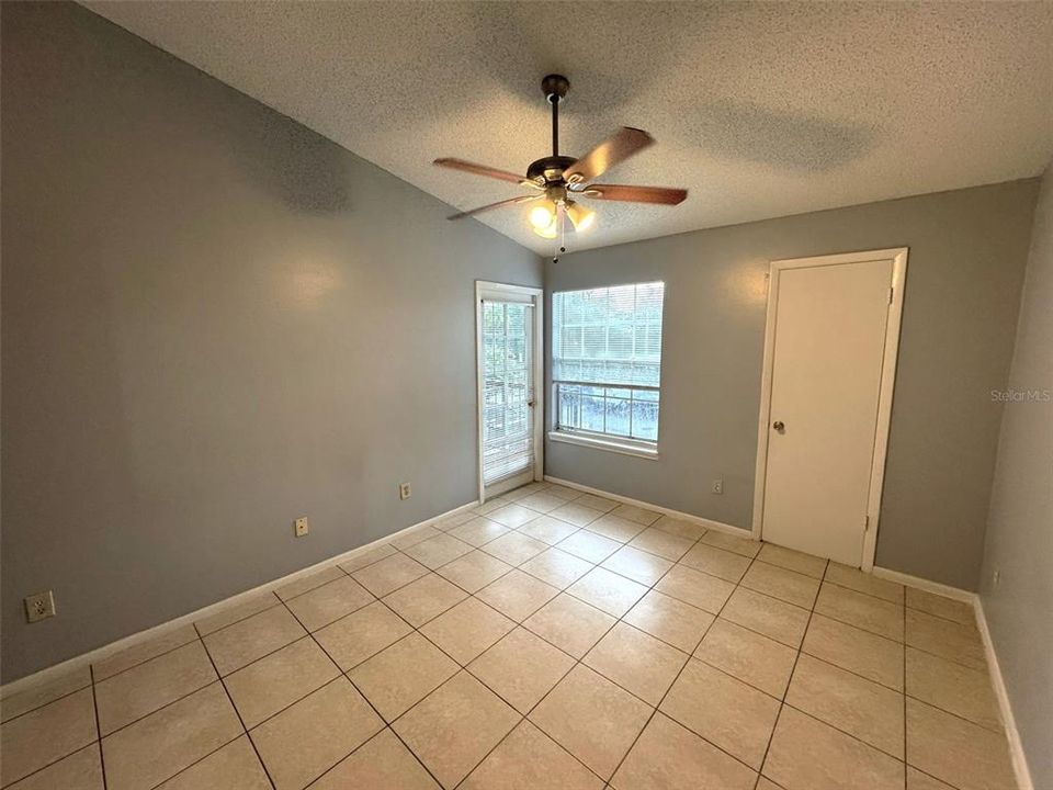 待售: $132,000 (2 贝兹, 2 浴室, 864 平方英尺)