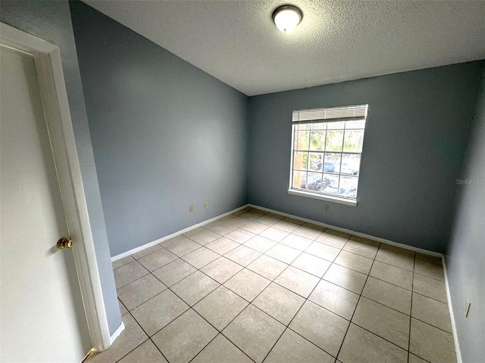 待售: $132,000 (2 贝兹, 2 浴室, 864 平方英尺)