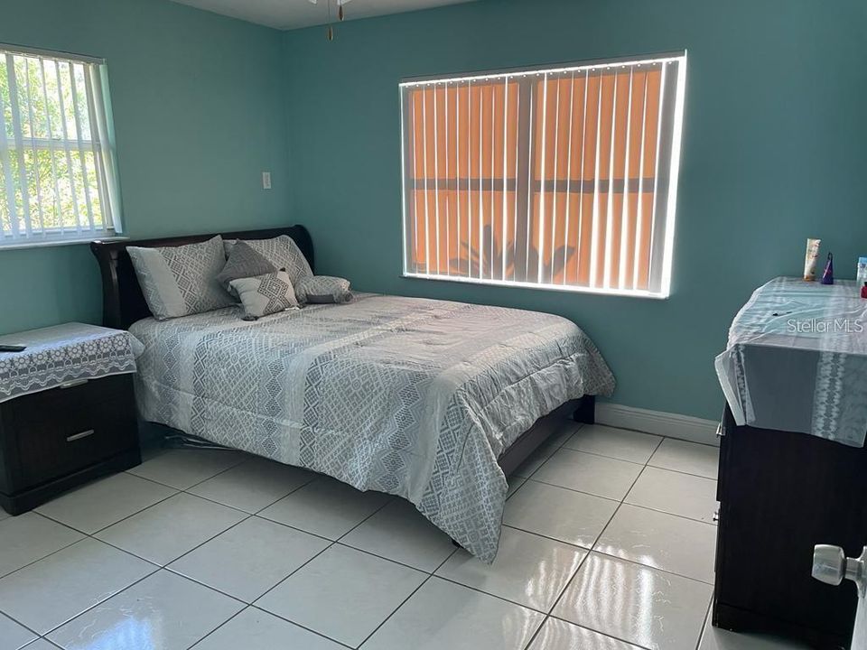 待售: $389,900 (4 贝兹, 2 浴室, 1875 平方英尺)