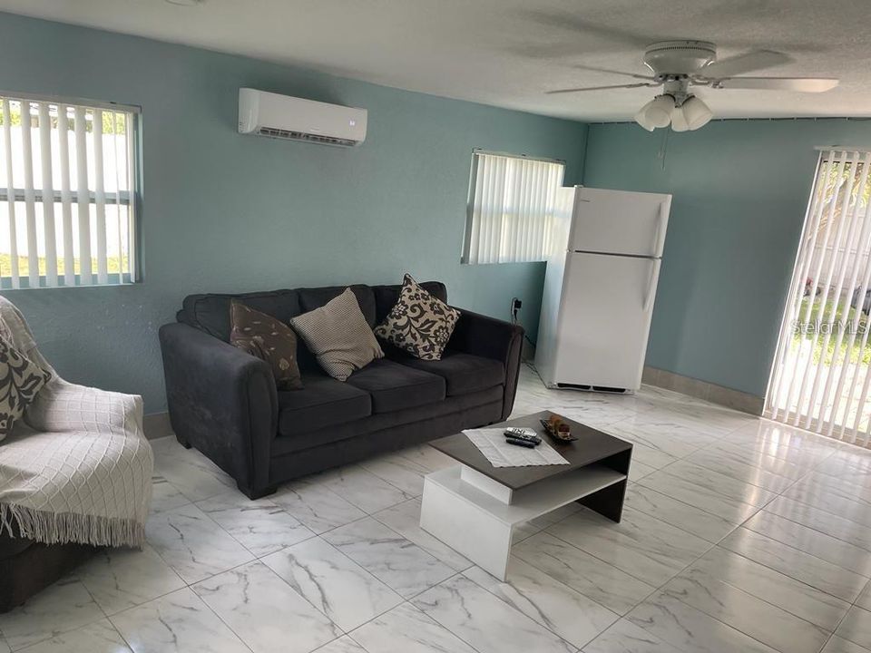 待售: $389,900 (4 贝兹, 2 浴室, 1875 平方英尺)