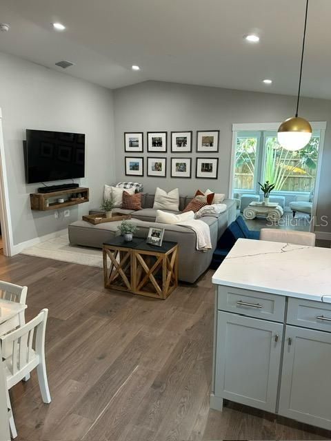 В аренду: $5,150 (3 спален, 2 ванн, 1363 Квадратных фут)