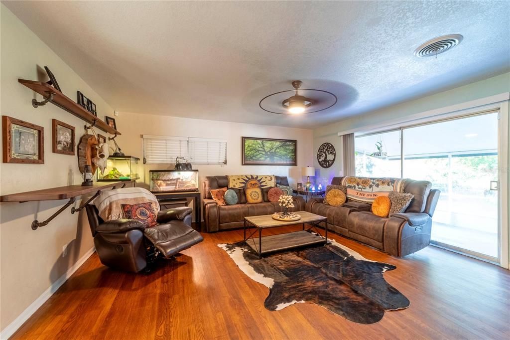 待售: $290,000 (3 贝兹, 2 浴室, 1269 平方英尺)