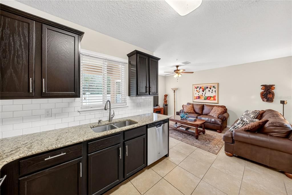 En Venta: $299,900 (3 camas, 2 baños, 1764 Pies cuadrados)