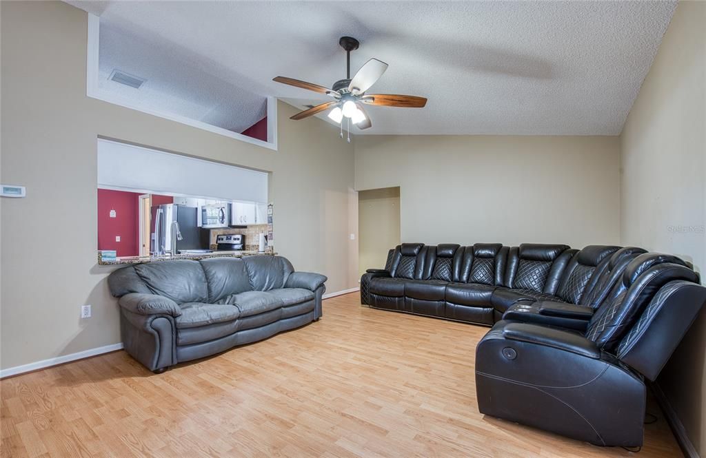 待售: $345,700 (3 贝兹, 2 浴室, 1645 平方英尺)