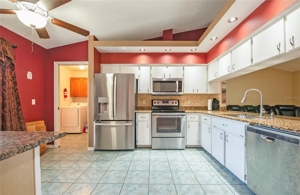 待售: $345,700 (3 贝兹, 2 浴室, 1645 平方英尺)