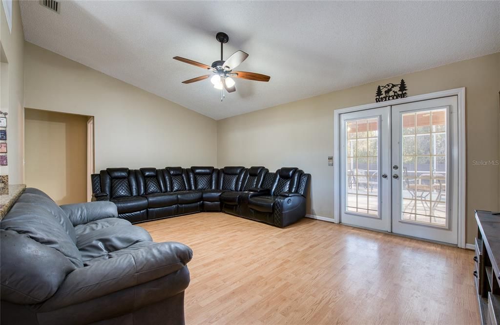 待售: $345,700 (3 贝兹, 2 浴室, 1645 平方英尺)