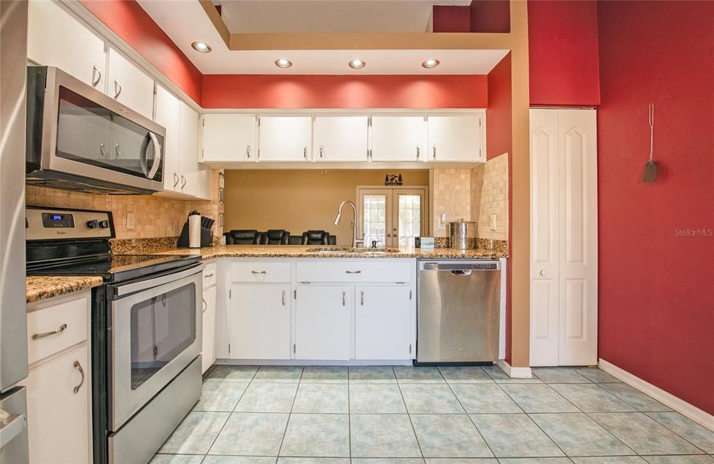 待售: $345,700 (3 贝兹, 2 浴室, 1645 平方英尺)