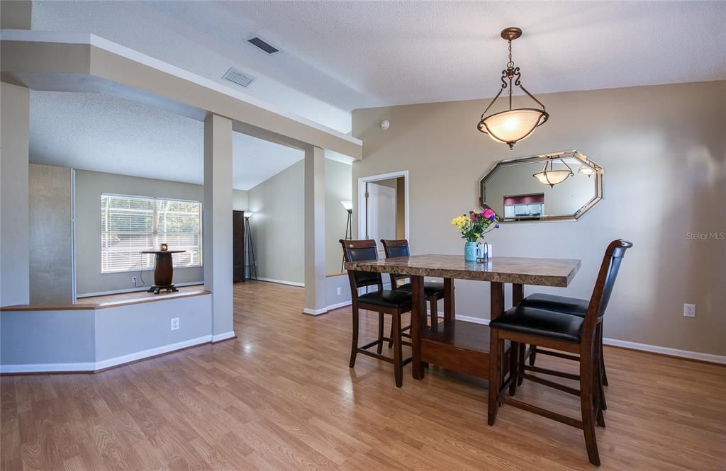 待售: $345,700 (3 贝兹, 2 浴室, 1645 平方英尺)