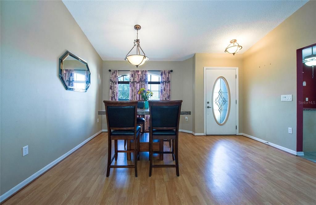 待售: $345,700 (3 贝兹, 2 浴室, 1645 平方英尺)