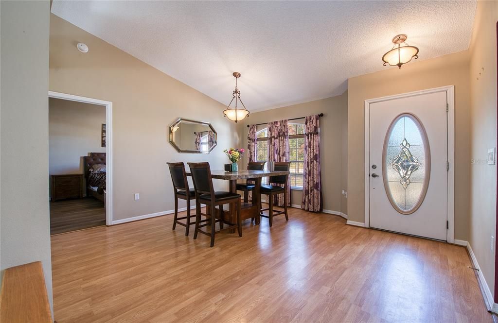 待售: $345,700 (3 贝兹, 2 浴室, 1645 平方英尺)