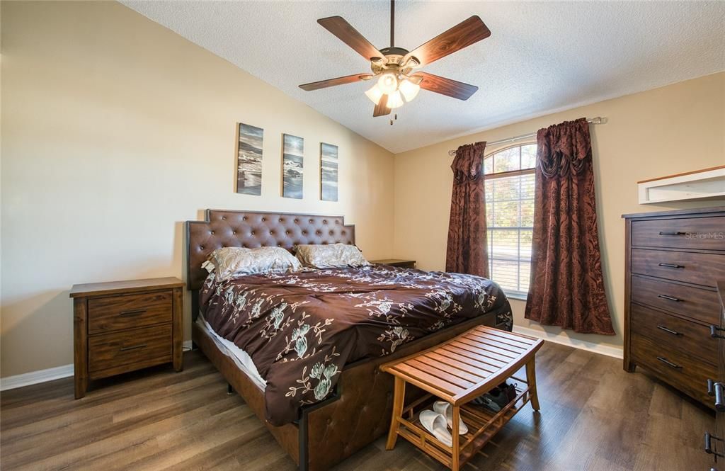 待售: $345,700 (3 贝兹, 2 浴室, 1645 平方英尺)