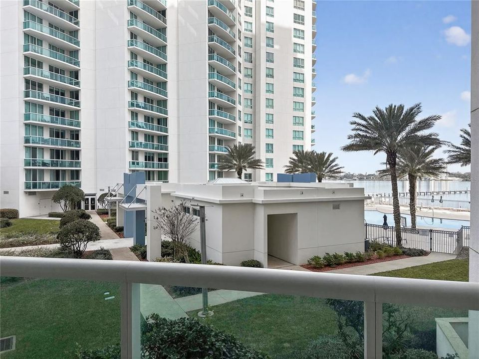 For Sale: $318,000 (2 beds, 2 baths, 1670 Square Feet)