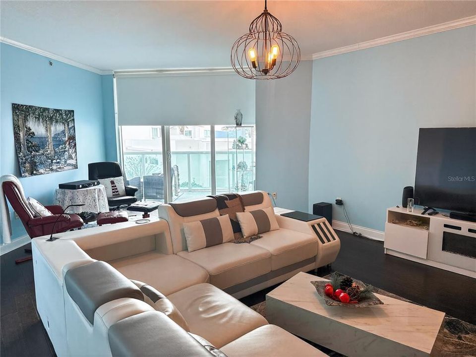 For Sale: $318,000 (2 beds, 2 baths, 1670 Square Feet)
