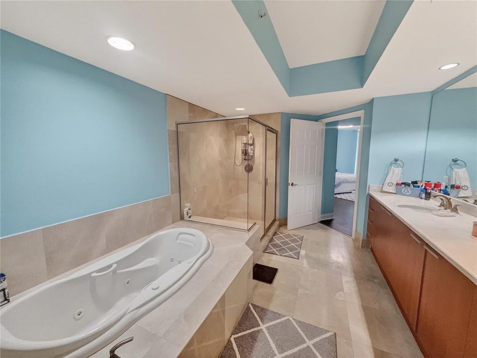 For Sale: $318,000 (2 beds, 2 baths, 1670 Square Feet)