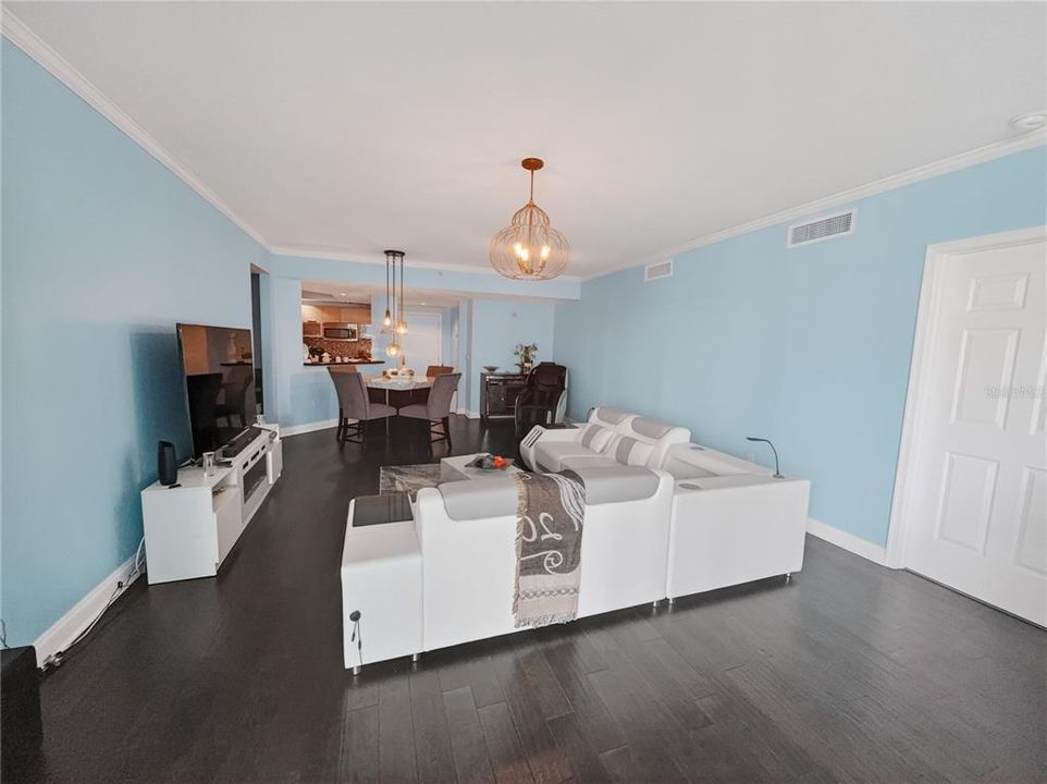 For Sale: $318,000 (2 beds, 2 baths, 1670 Square Feet)