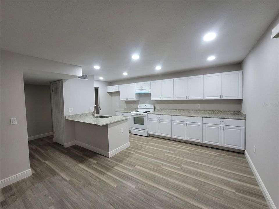 出租: $1,695 (2 贝兹, 2 浴室, 1040 平方英尺)