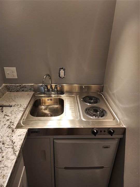 В аренду: $1,250 (0 спален, 1 ванн, 400 Квадратных фут)