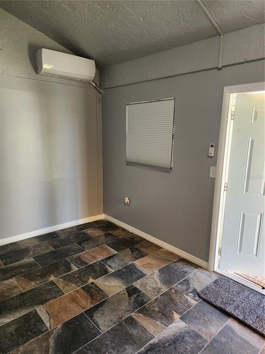 В аренду: $1,250 (0 спален, 1 ванн, 400 Квадратных фут)