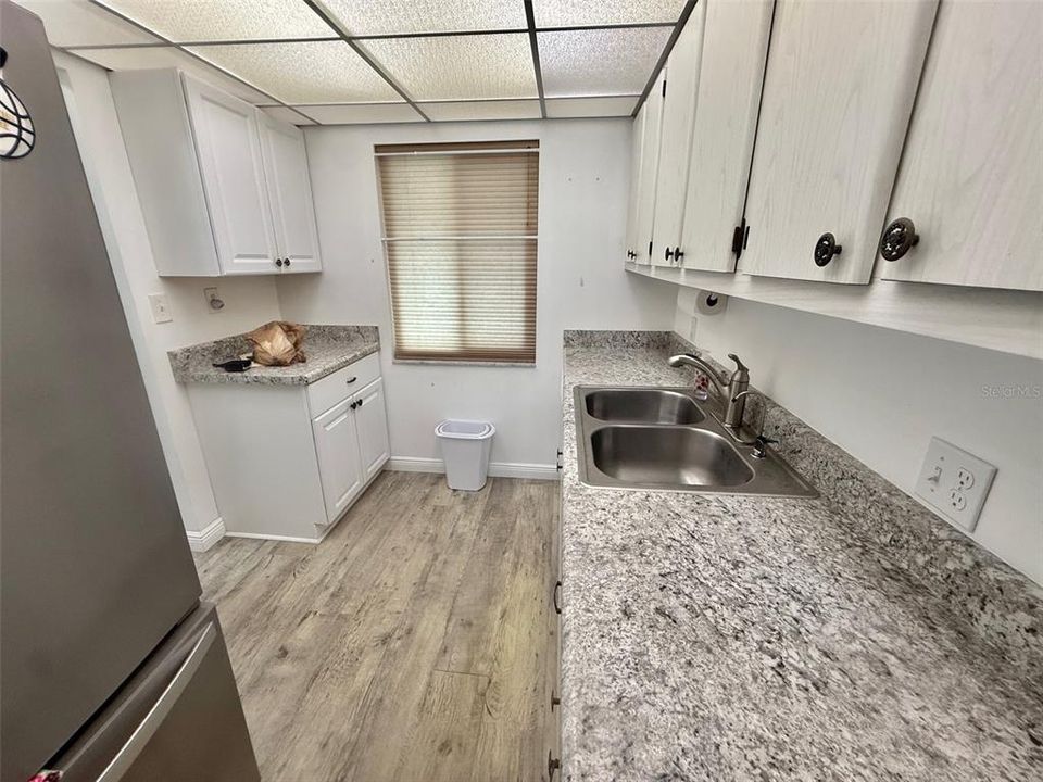 待售: $125,900 (1 贝兹, 1 浴室, 750 平方英尺)