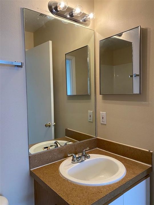 В аренду: $1,595 (3 спален, 2 ванн, 988 Квадратных фут)