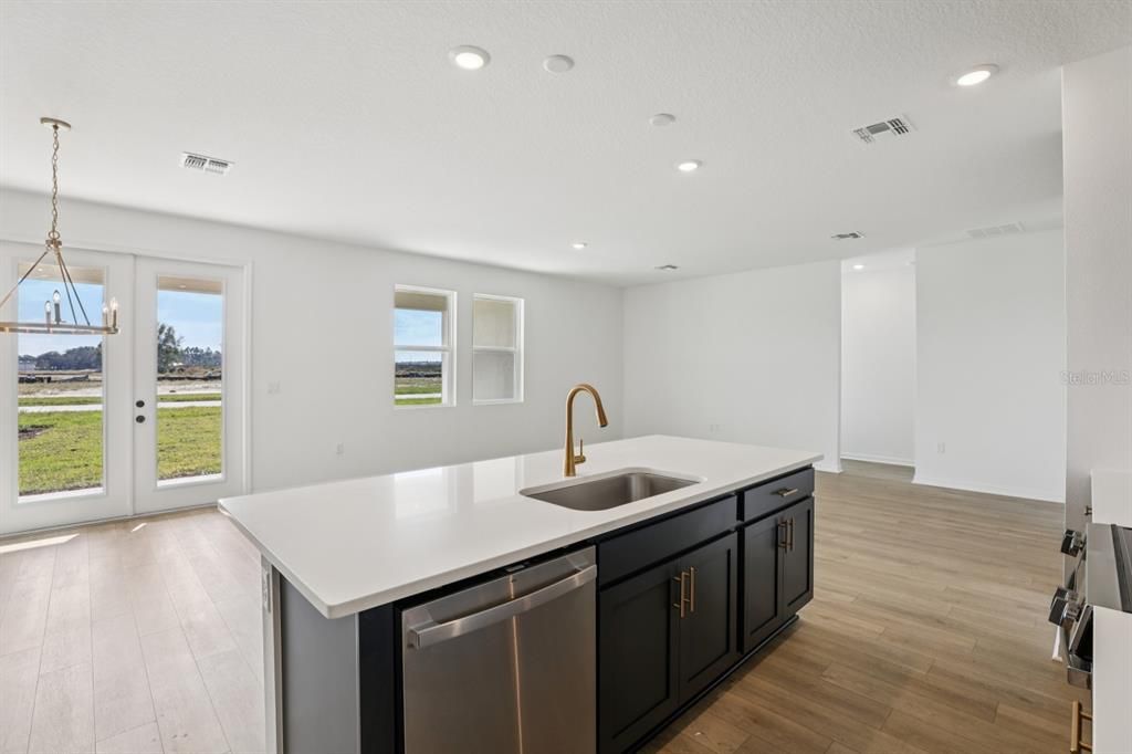 En Venta: $479,990 (4 camas, 2 baños, 1982 Pies cuadrados)