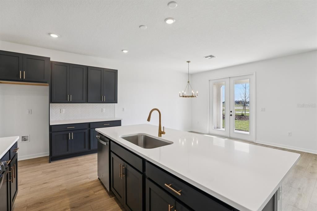 En Venta: $479,990 (4 camas, 2 baños, 1982 Pies cuadrados)