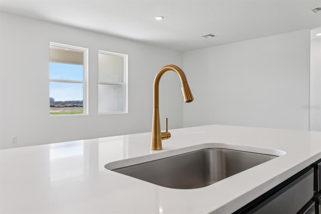 En Venta: $479,990 (4 camas, 2 baños, 1982 Pies cuadrados)