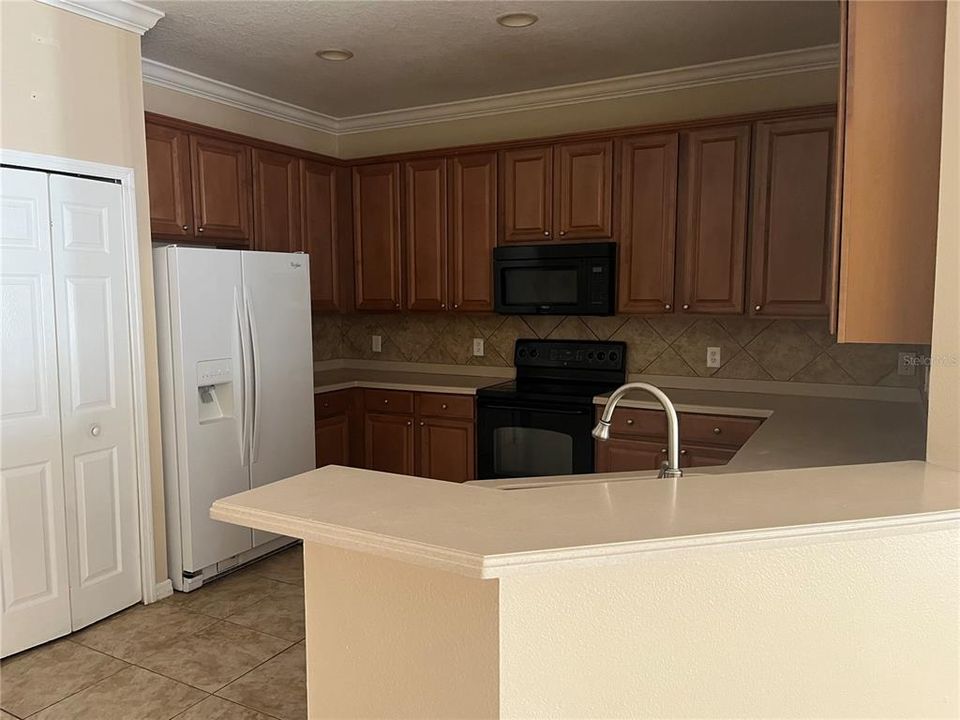 For Rent: $2,550 (4 beds, 3 baths, 2082 Square Feet)