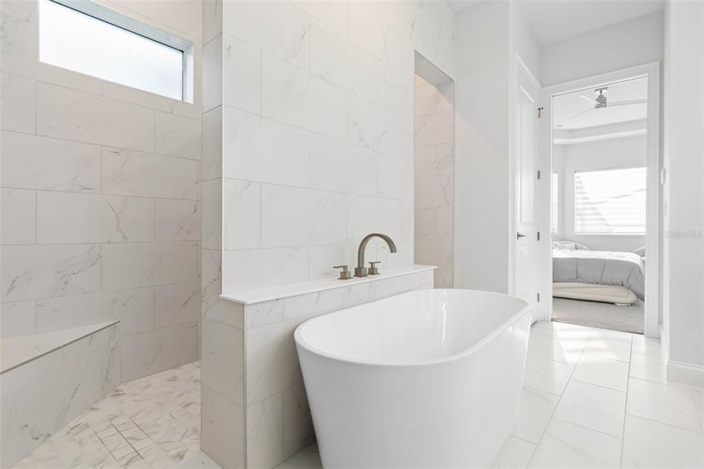 En Venta: $2,295,000 (5 camas, 4 baños, 3583 Pies cuadrados)