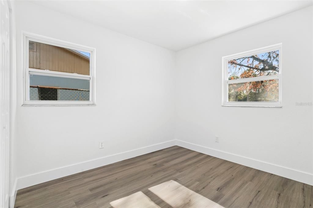 待售: $275,000 (4 贝兹, 2 浴室, 1176 平方英尺)