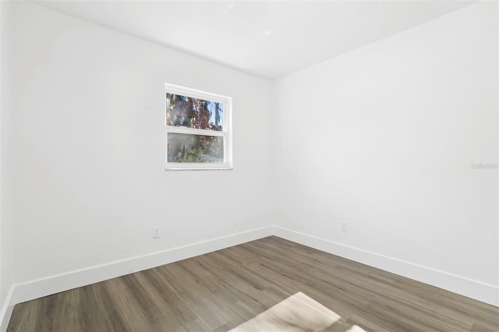 待售: $275,000 (4 贝兹, 2 浴室, 1176 平方英尺)