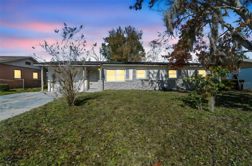 待售: $275,000 (4 贝兹, 2 浴室, 1176 平方英尺)