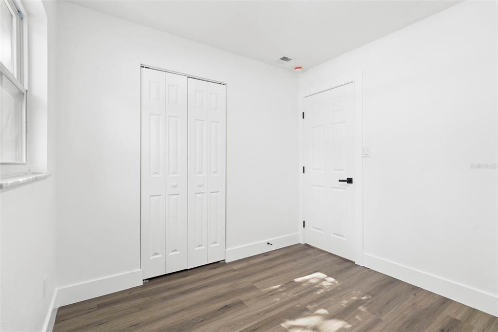 待售: $275,000 (4 贝兹, 2 浴室, 1176 平方英尺)