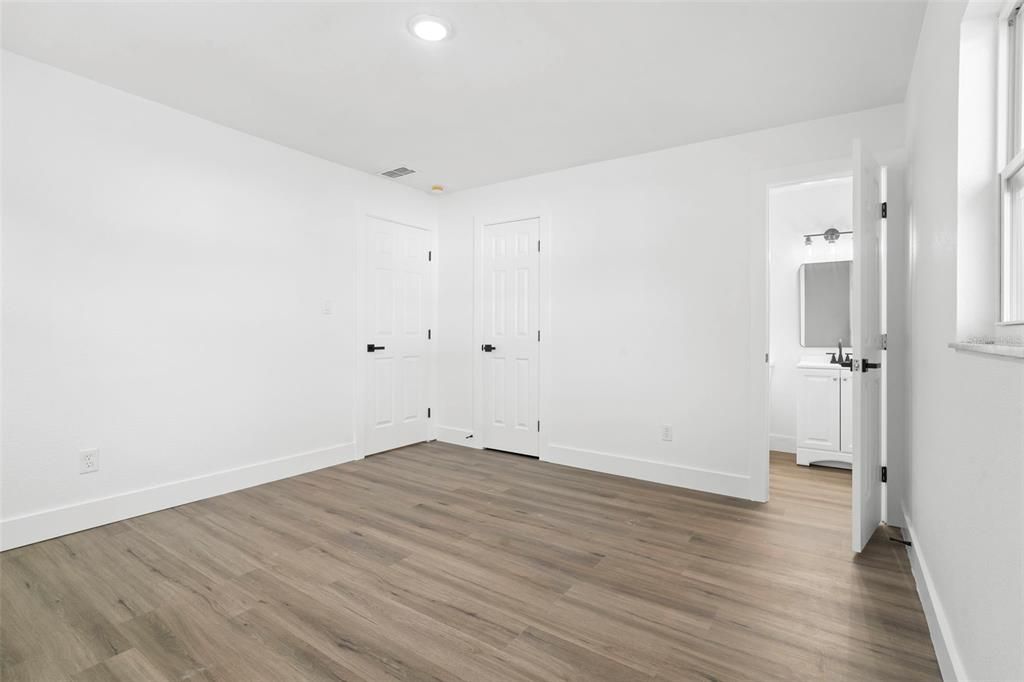 待售: $275,000 (4 贝兹, 2 浴室, 1176 平方英尺)