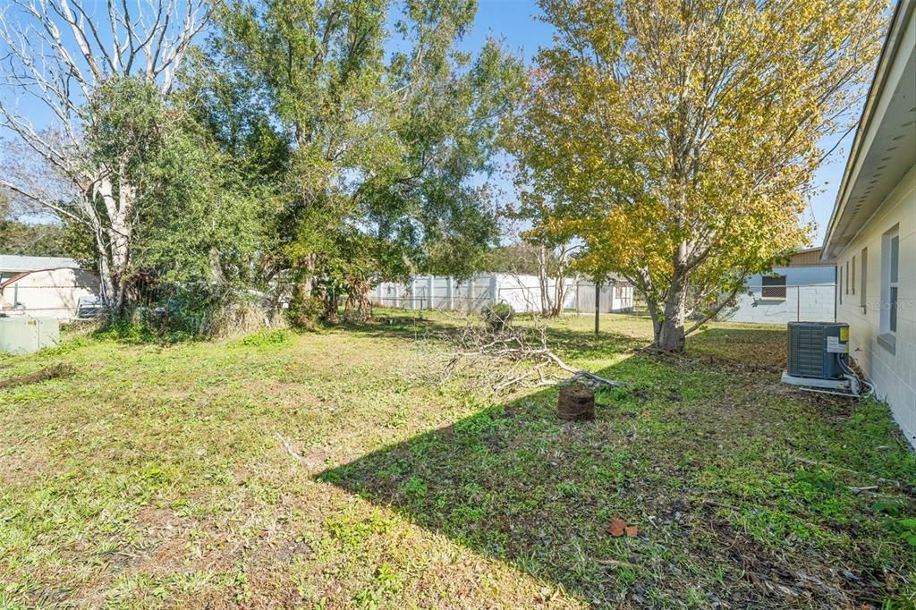 待售: $275,000 (4 贝兹, 2 浴室, 1176 平方英尺)