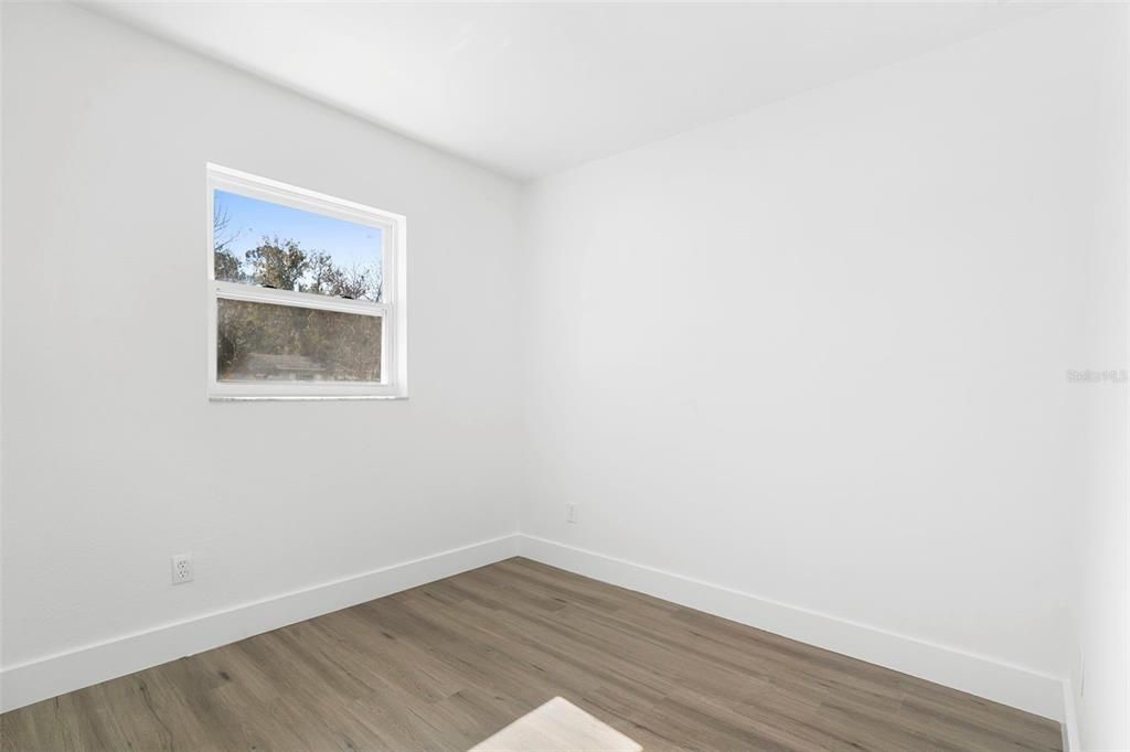 待售: $275,000 (4 贝兹, 2 浴室, 1176 平方英尺)