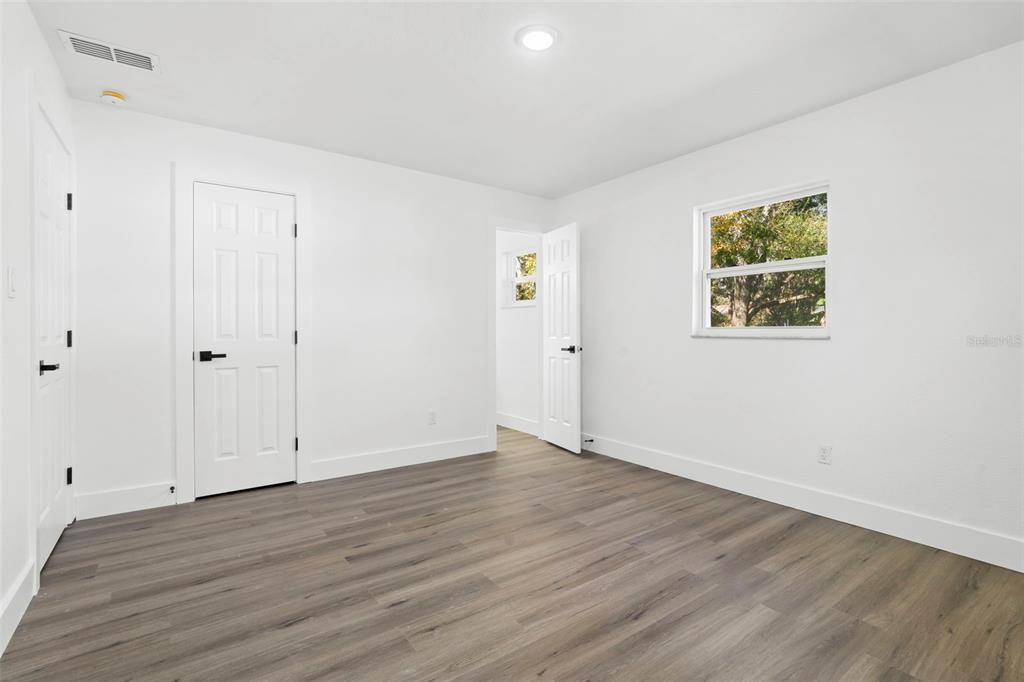 待售: $275,000 (4 贝兹, 2 浴室, 1176 平方英尺)