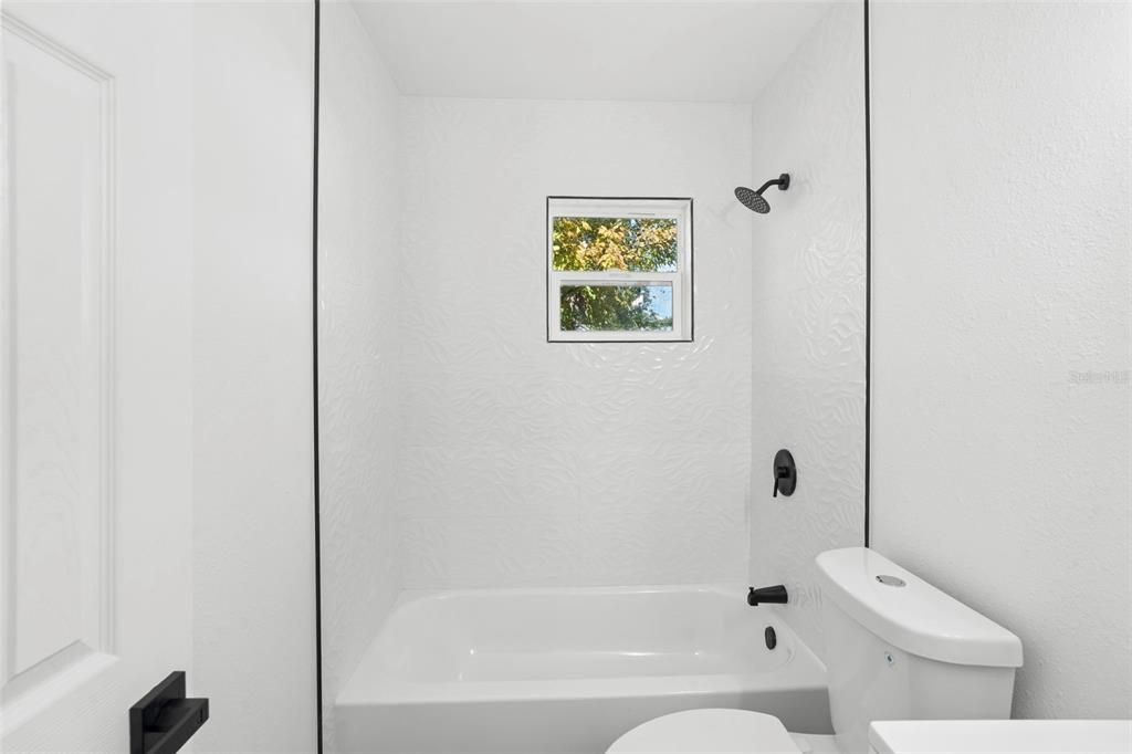 待售: $275,000 (4 贝兹, 2 浴室, 1176 平方英尺)